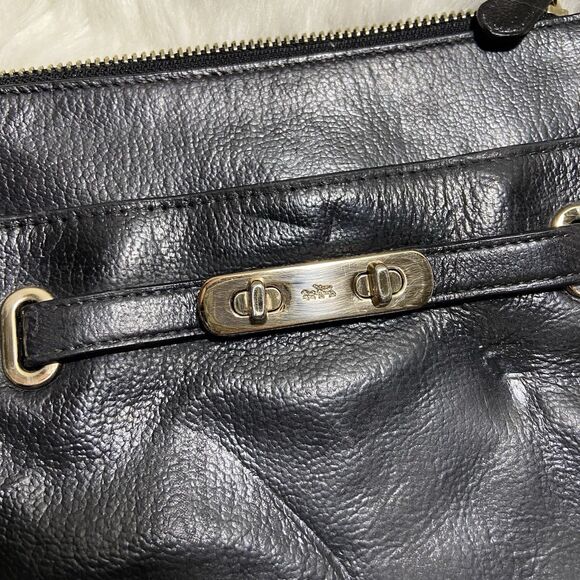 Coach Swagger Swingpack Crossbody Purse Handbag Black Gold Womens - Picture 3 of 12